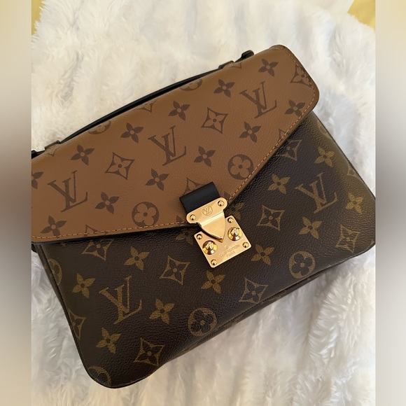 Authentic Louis Vuitton Pochette Métis - Reverse Monogram - Picture 4 of 16